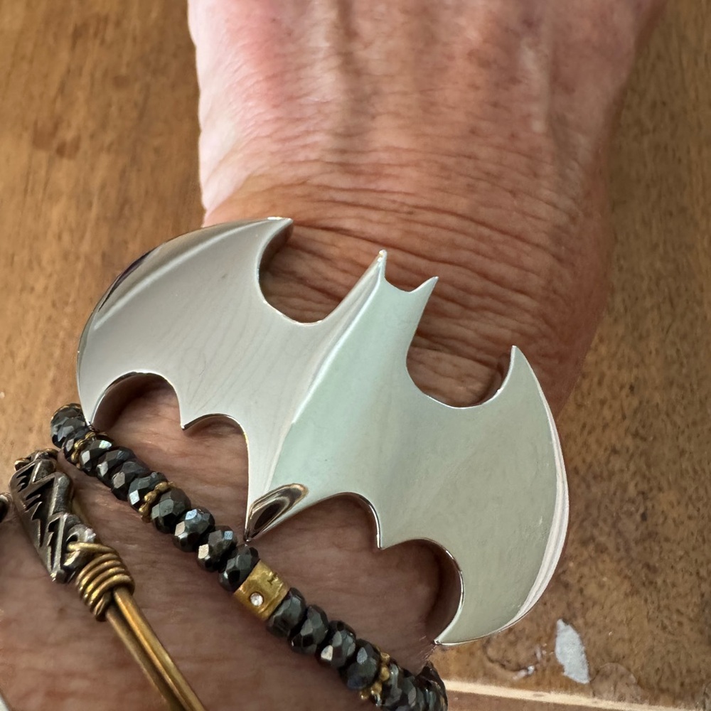 nOIr jewelry Batman silver tone rhodium plated cuff DC COMICS !! Collection - Picture 3 of 13